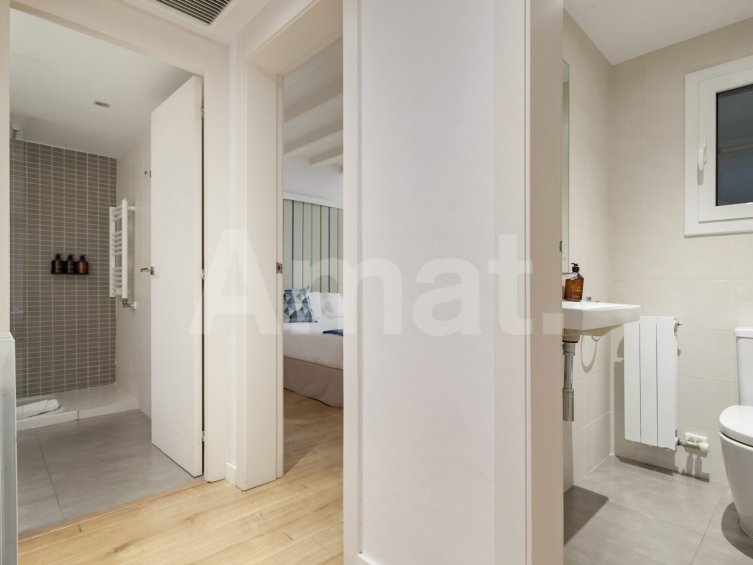 1840 APARTMENTS– Renovated and furnished 2-bedroom flat with pool -15