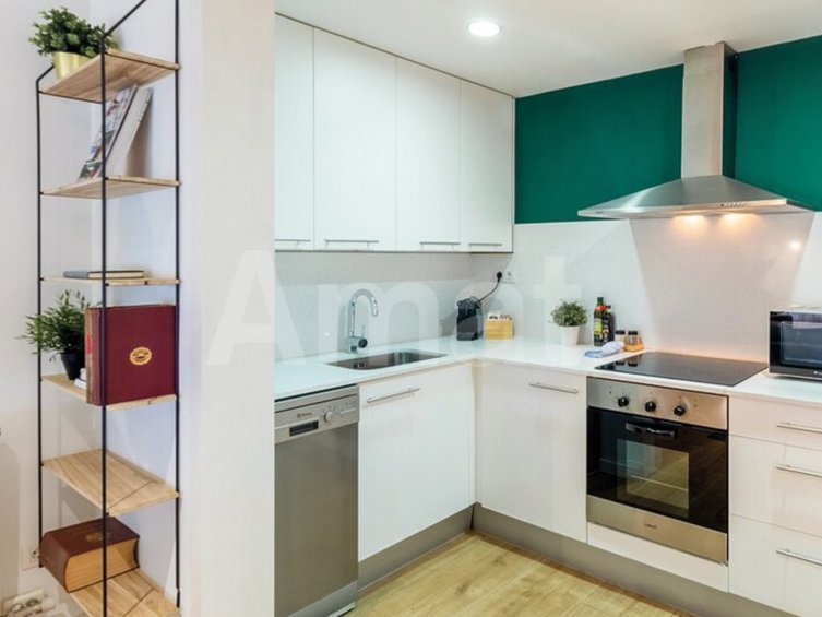 1840 APARTMENTS– Renovated and furnished 2-bedroom flat with pool -8