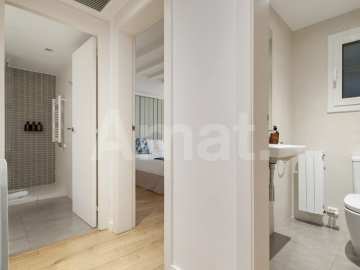 1840 APARTMENTS– Renovated and furnished 2-bedroom flat with pool -15