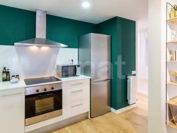 1840 APARTMENTS– Renovated and furnished 2-bedroom flat with pool -7