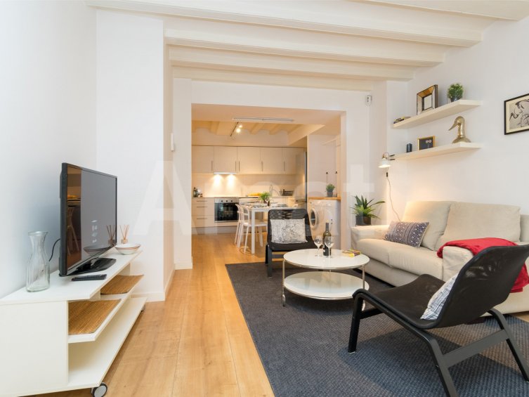 1840 APARTMENTS– Renovated and furnished studio with pool