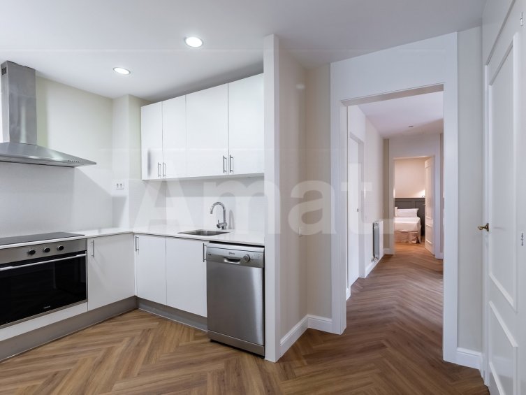 1840 APARTMENTS– Renovated and furnished 3-bedroom flat with pool -10