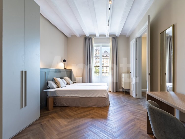 1840 APARTMENTS– Renovated and furnished 3-bedroom flat with pool -12
