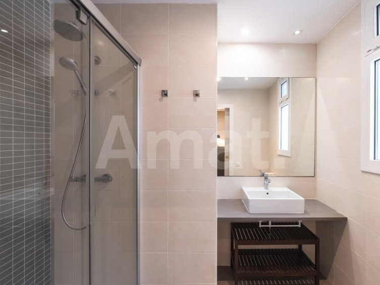 1840 APARTMENTS– Renovated and furnished 3-bedroom flat with pool -15