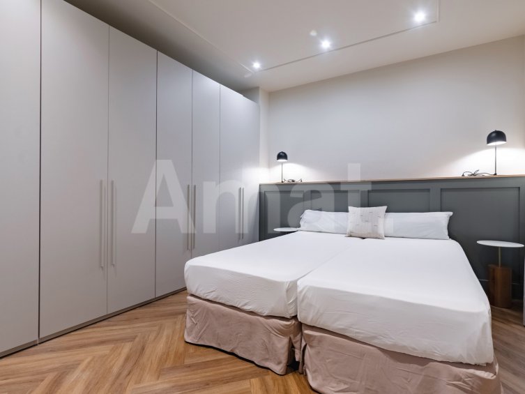 1840 APARTMENTS– Renovated and furnished 3-bedroom flat with pool -16