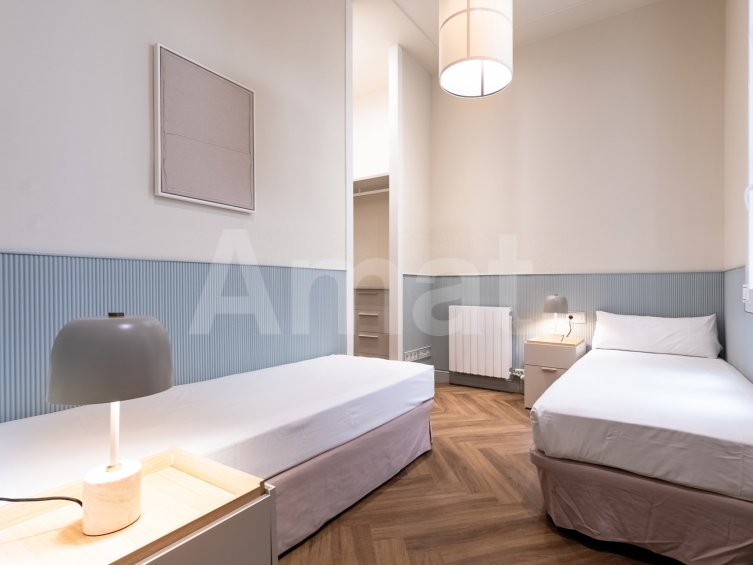 1840 APARTMENTS– Renovated and furnished 3-bedroom flat with pool -18