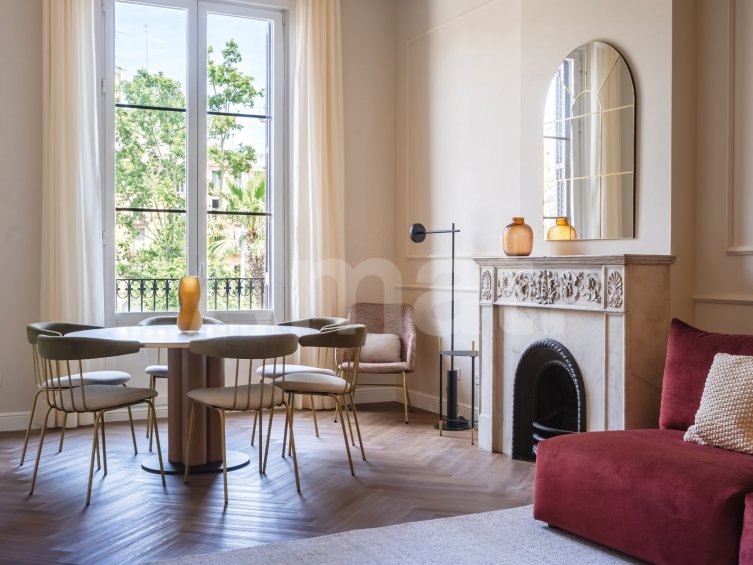 1840 APARTMENTS– Renovated and furnished 3-bedroom flat with pool -7