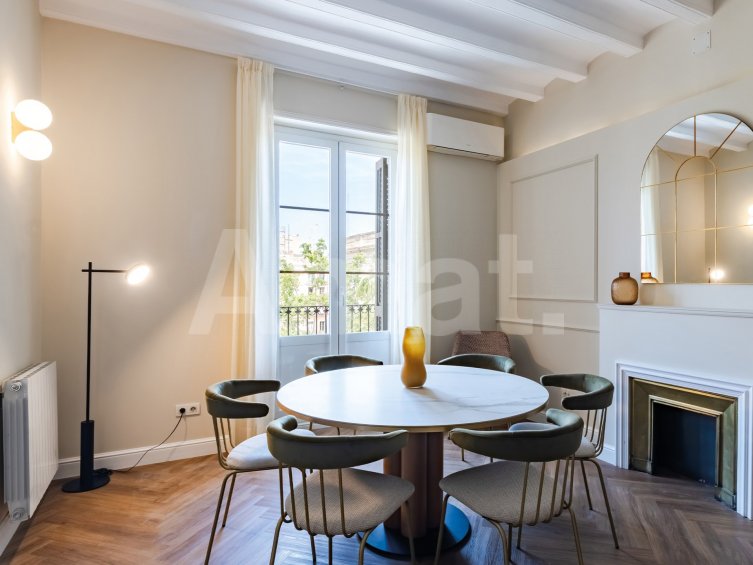 1840 APARTMENTS– Renovated and furnished 3-bedroom flat with pool -8