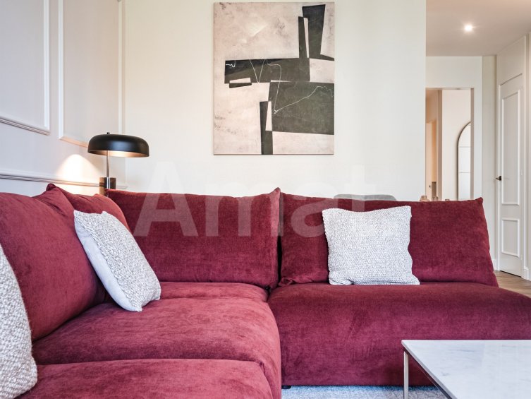 1840 APARTMENTS– Renovated and furnished 3-bedroom flat with pool -9