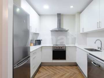 1840 APARTMENTS– Renovated and furnished 3-bedroom flat with pool -11