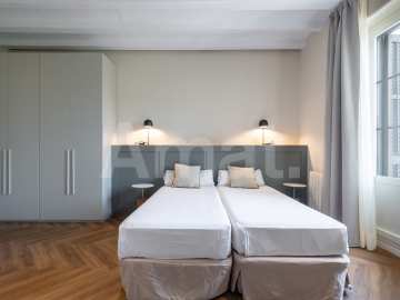 1840 APARTMENTS– Renovated and furnished 3-bedroom flat with pool -13