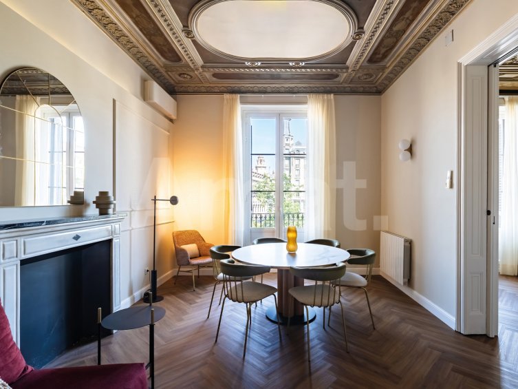 1840 APARTMENTS– Piso reformado y amueblado con 3 dorm. y piscina -12