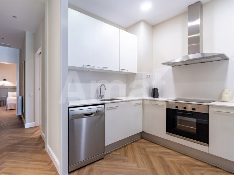 1840 APARTMENTS– Piso reformado y amueblado con 3 dorm. y piscina -14