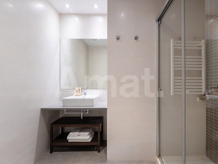 1840 APARTMENTS– Piso reformado y amueblado con 3 dorm. y piscina -21