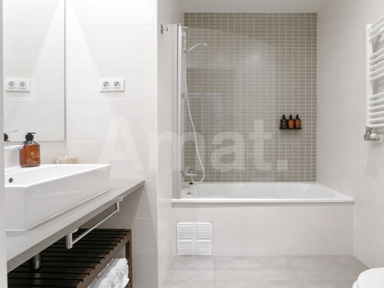 1840 APARTMENTS– Piso reformado y amueblado con 3 dorm. y piscina -25