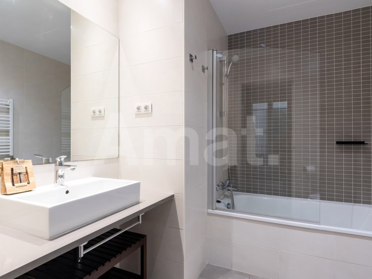 1840 APARTMENTS– Piso reformado y amueblado con 3 dorm. y piscina -26