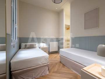 1840 APARTMENTS– Piso reformado y amueblado con 3 dorm. y piscina -28