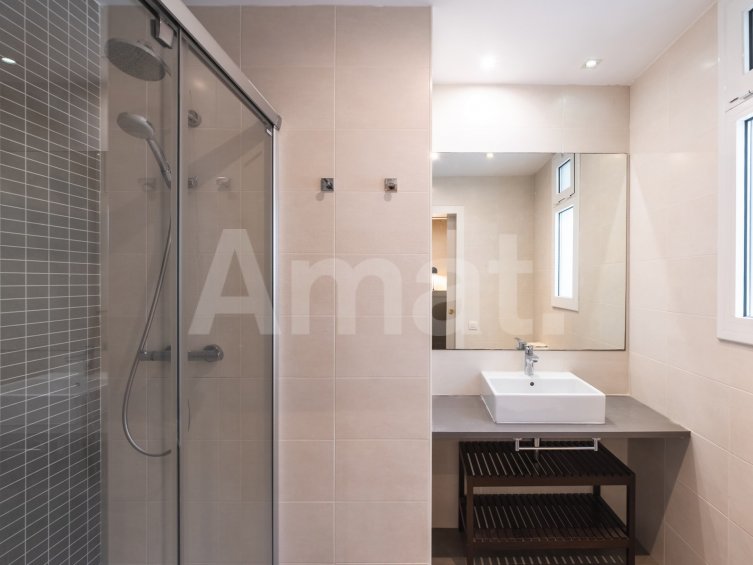 1840 APARTMENTS– Piso reformado y amueblado con 3 dorm. y piscina -17
