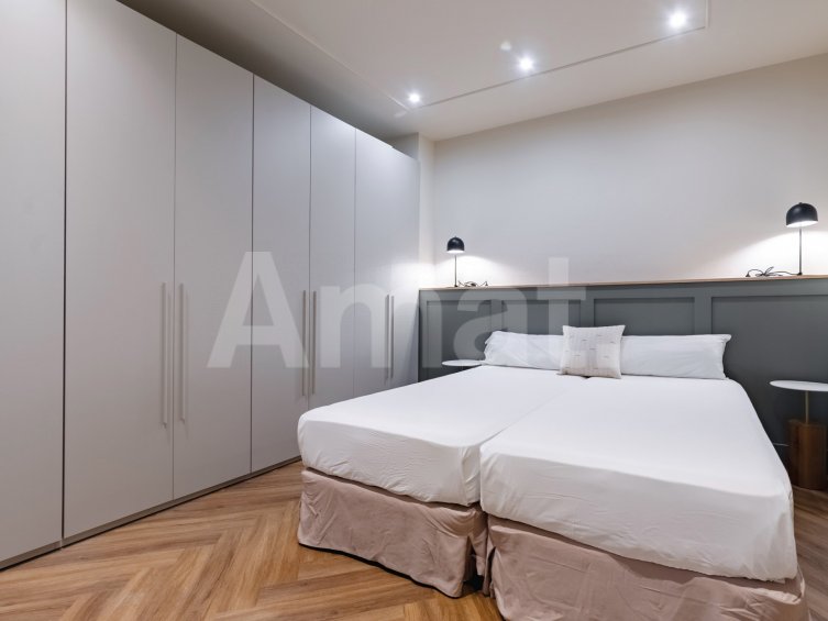 1840 APARTMENTS– Piso reformado y amueblado con 3 dorm. y piscina -18