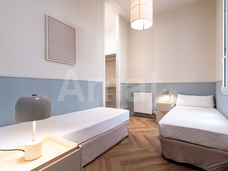 1840 APARTMENTS– Piso reformado y amueblado con 3 dorm. y piscina -20