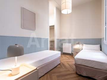 1840 APARTMENTS– Piso reformado y amueblado con 3 dorm. y piscina -20