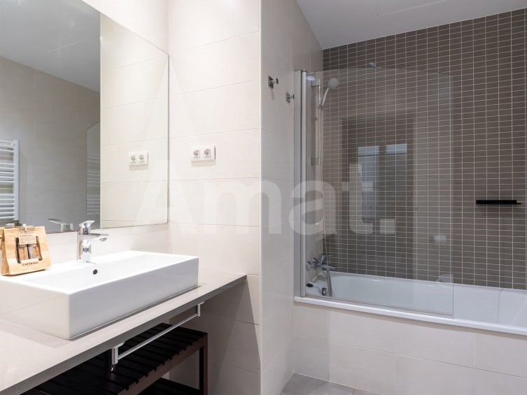 1840 APARTMENTS- Pis reformat i moblat amb 3 dorm. i piscina -25