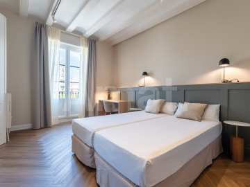 1840 APARTMENTS- Pis reformat i moblat amb 3 dorm. i piscina -15