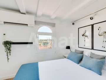 1840 APARTMENTS- Àtic-estudi reformat i moblat amb piscina -10
