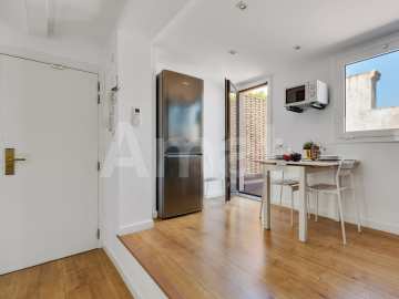 1840 APARTMENTS- Àtic-estudi reformat i moblat amb piscina -7