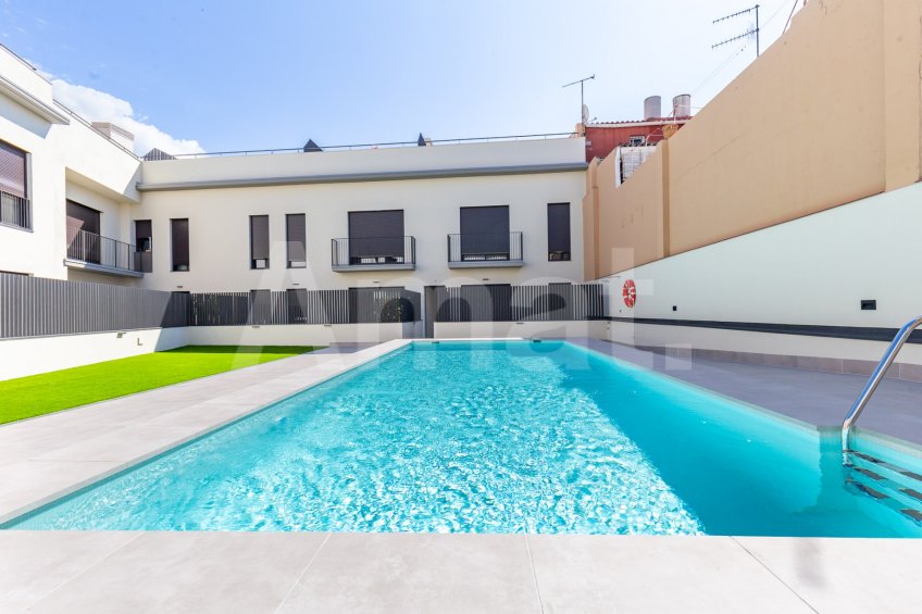 PLAÇA1 - Pis nou amb piscina comunitaria al centre -21