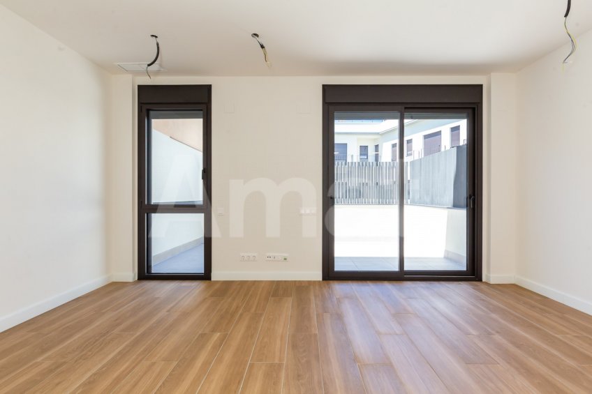 PLAÇA1 - Brand new ground floor fralt, with terrace and pool in the center -4