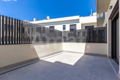 PLAÇA1 - Brand new ground floor fralt, with terrace and pool in the center -3