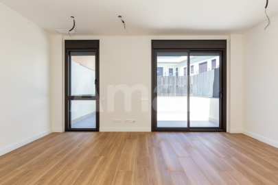 PLAÇA1 - Brand new ground floor fralt, with terrace and pool in the center -4