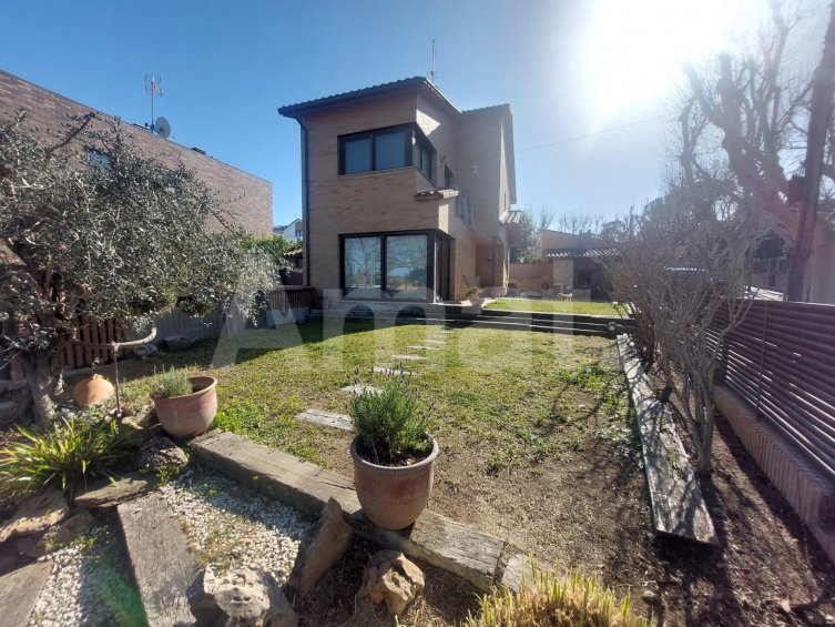 Xalet de 233 m2 construïts sobre una parcel·la de 420 m2 a Mirasol -3