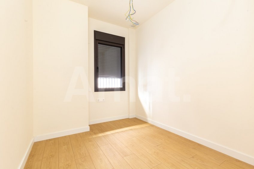 Piso nuevo con piscina, en el centro -18