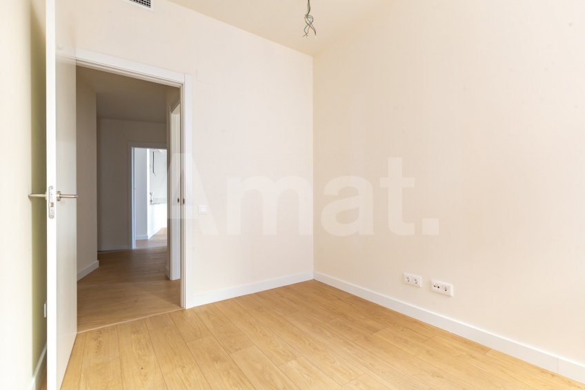 Piso nuevo con piscina, en el centro -19