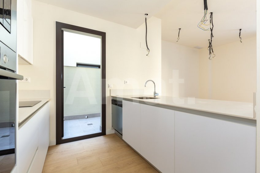 Piso nuevo con piscina, en el centro -23