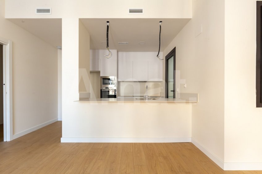 Piso nuevo con piscina, en el centro -26