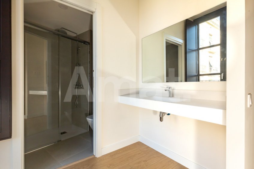 Piso nuevo con piscina, en el centro -31