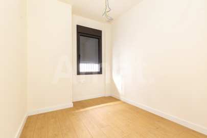 Piso nuevo con piscina, en el centro -18