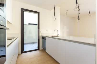 Piso nuevo con piscina, en el centro -23