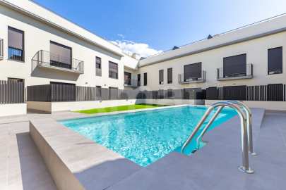 Piso nuevo con piscina, en el centro -8