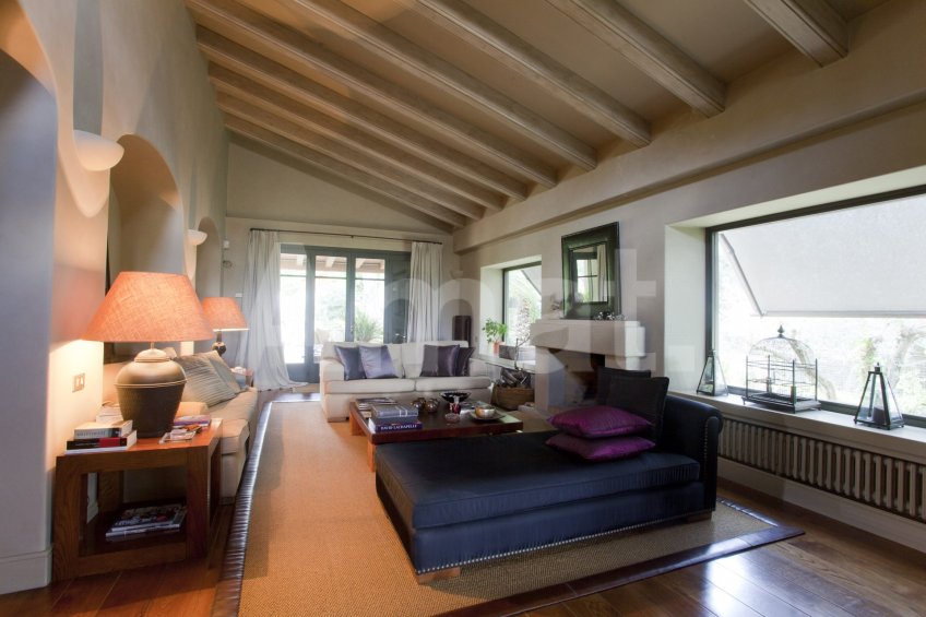 Masia d'estil toscanes a Collserola -11