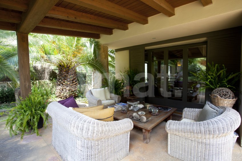 Masia d'estil toscanes a Collserola -15