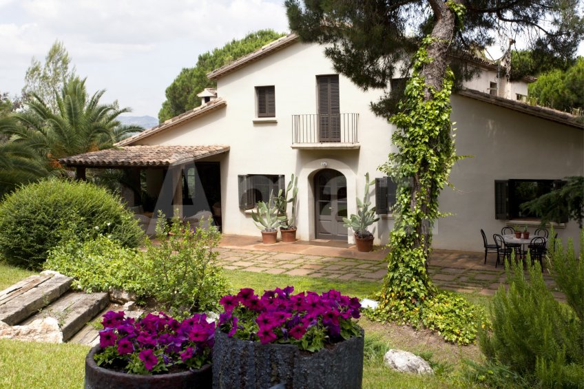 Masia d'estil toscanes a Collserola -6