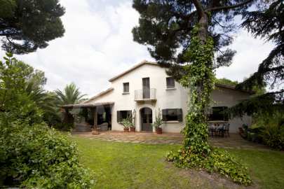 Masia d'estil toscanes a Collserola -33