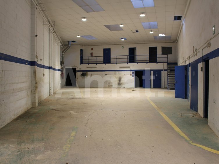 Nave industrial en alquiler con excelentes comunicaciones en Sant Just Desvern -2