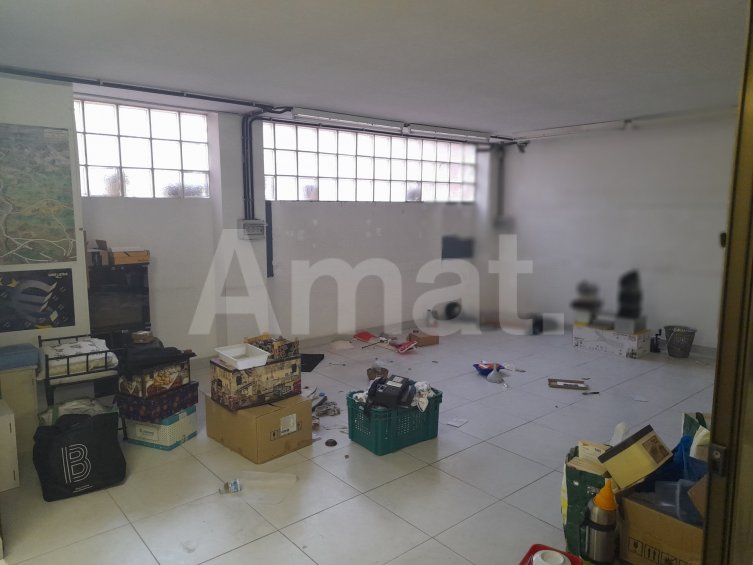 Magnificent Renovated Commercial Space in the Centre -9