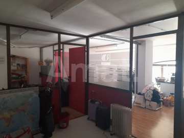 Magnificent Renovated Commercial Space in the Centre -8