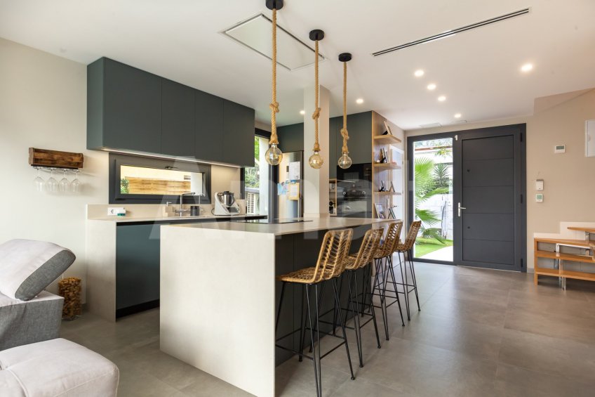 Casa d'estil modern a Mirasol	 -12